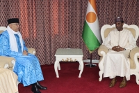 Le Premier ministre, ministre de l’Economie et des Finances, M. Ali Mahaman Lamine Zeine s’est entretenu, hier mardi 19 décembre 2023, à son cabinet avec le Directeur général de l’Agence pour la Sécurité de la Navigation aérienne en Afrique et à Mad