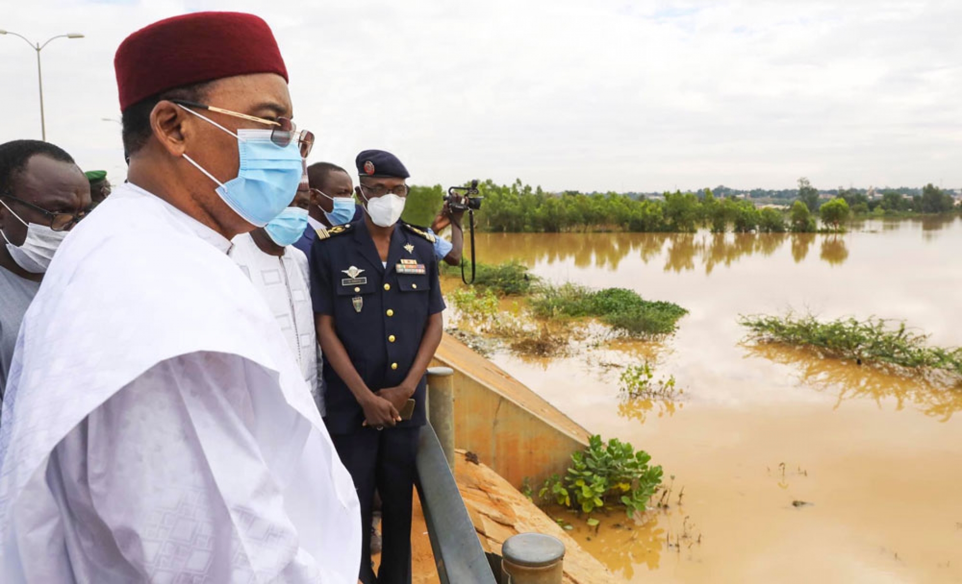 Visite du Président de la République dans les quartiers inondés du 5ème arrondissement de Niamey : Solidarité et soutien aux populations sinistrées