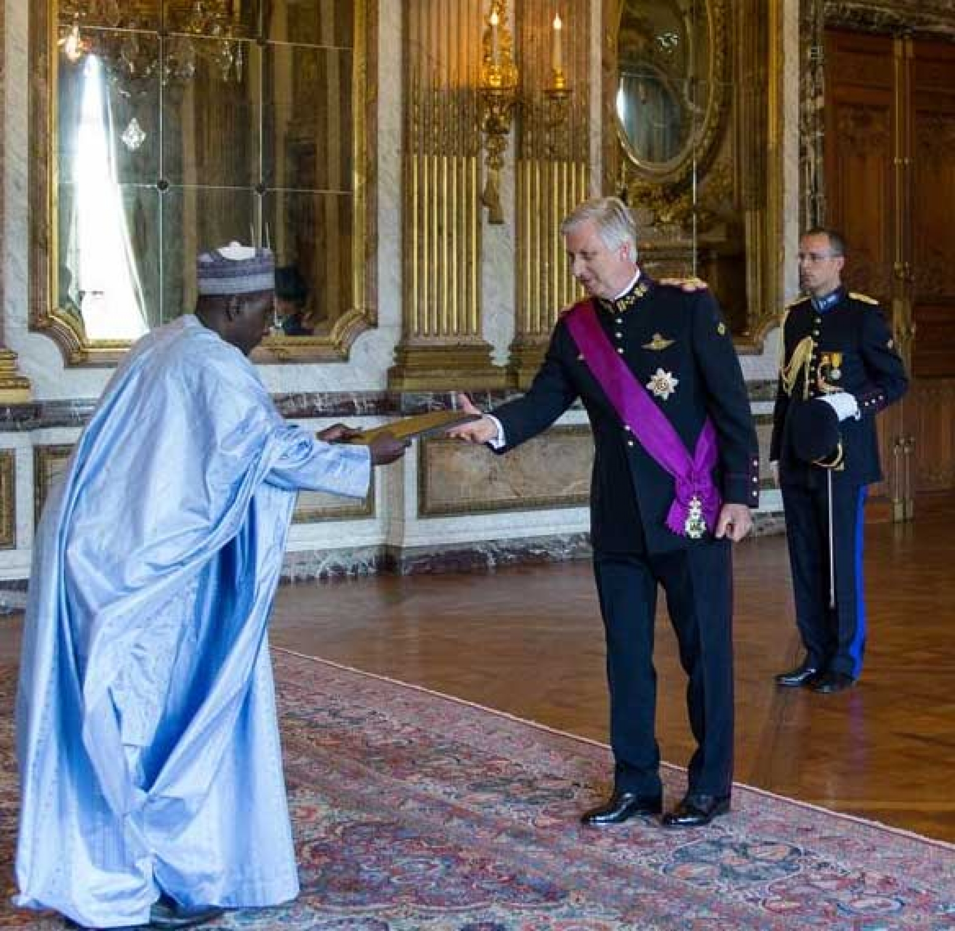 Diplomatie : L’Ambassadeur Idé Alhassane présente ses lettres de créance à Sa Majesté le Roi Philippe de Belgique