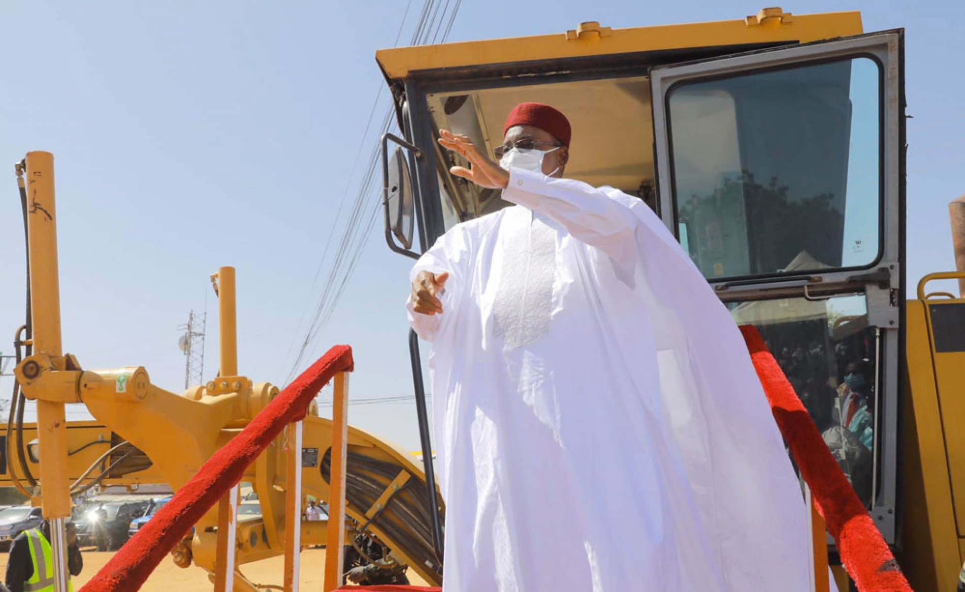 Fin de la visite du Président de la République dans la région de Maradi : Issoufou Mahamadou, a procédé dimanche dernier, au lancement des travaux d’aménagement et de bitumage de la route Mayahi-Tessaoua-Frontière Nigeria