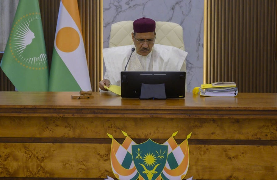 Monsieur le Président, pour la sécurité du Niger, qu’il vous plaise d’entendre la vérité : Vous êtes dans l’erreur, car vous n’avez ni la détermination d’un Ibrahim Traoré, ni l’opiniâtreté d’un Hassimi Goïta. On ne règle pas un problème avec celui