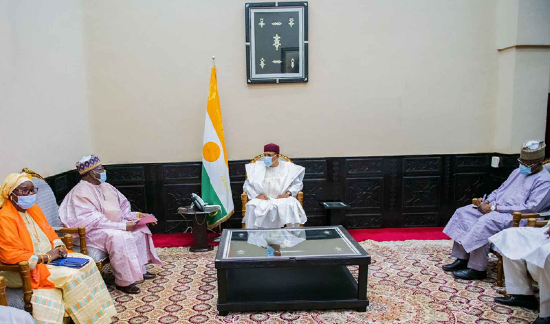 A la Présidence de la République : Le Chef de l’Etat reçoit le bureau de la Commission Nationale des Droits Humains et l’Ambassadeur de Chine au Niger