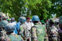 Visite de travail du Pr&eacute;sident de la R&eacute;publique dans la r&eacute;gion de Diffa : Le Chef de l&rsquo;&Eacute;tat appr&eacute;cie les actions pour le retour des d&eacute;plac&eacute;s internes et se f&eacute;licite des succ&egrave;s r&eacute;alis&eacute;s par les FDS