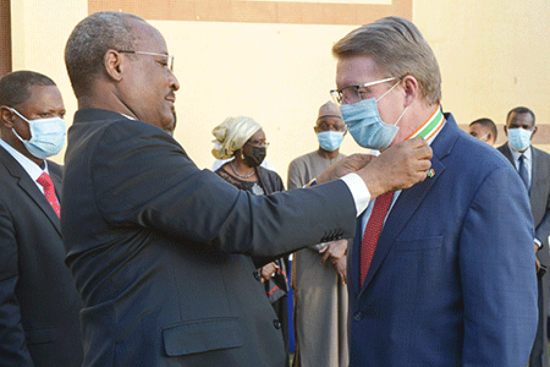 Cérémonie de distinction de l’ambassadeur des Etats-Unis d’Amérique : L’ambassadeur des USA élevé au grade de Commandeur dans l’Ordre de mérite du Niger