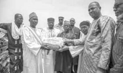 C&eacute;r&eacute;monie consacr&eacute;e au retour des populations d&eacute;plac&eacute;es des villages de la commune rurale de Tondikwindi, &agrave; Diney (Ouallam) : Le Directeur de Cabinet adjoint du Pr&eacute;sident de la R&eacute;publique r&eacute;affirme l&rsquo;engagement du Chef de l&rsquo;Etat en faveur du retour